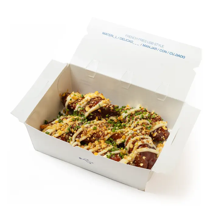 Alitas USB: alitas de pollo con salsa en su caja blanca