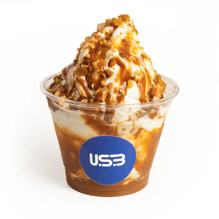 Caramelo Salado Cream: helado con caramelo y galleta en un vaso de USB