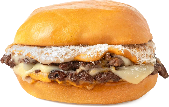 Carbonara: burger de doble carne con queso fundido y queso rallado, vista de frente