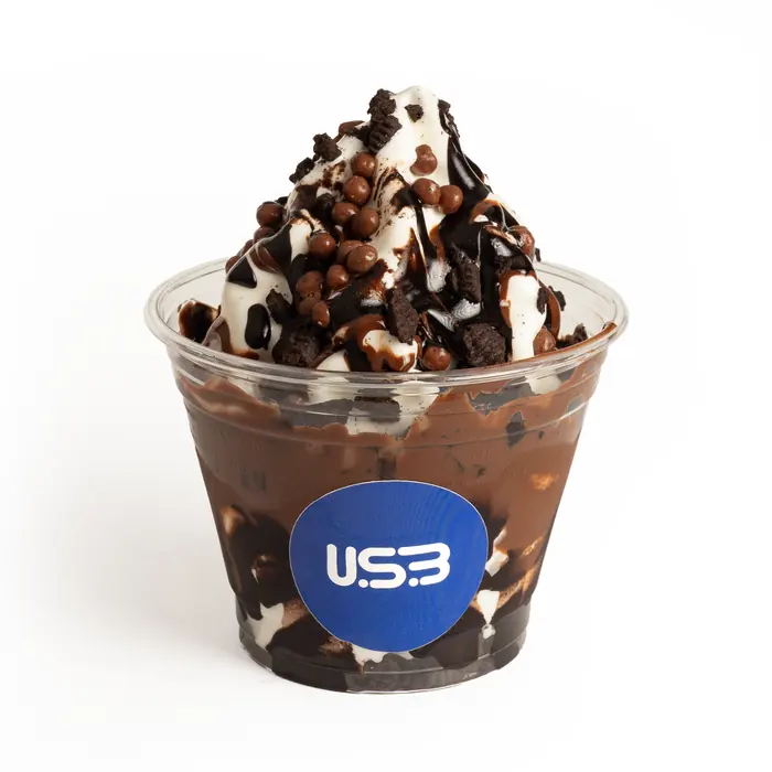 Choco Oreo Cream: helado con chocolate y galleta en un vaso de USB